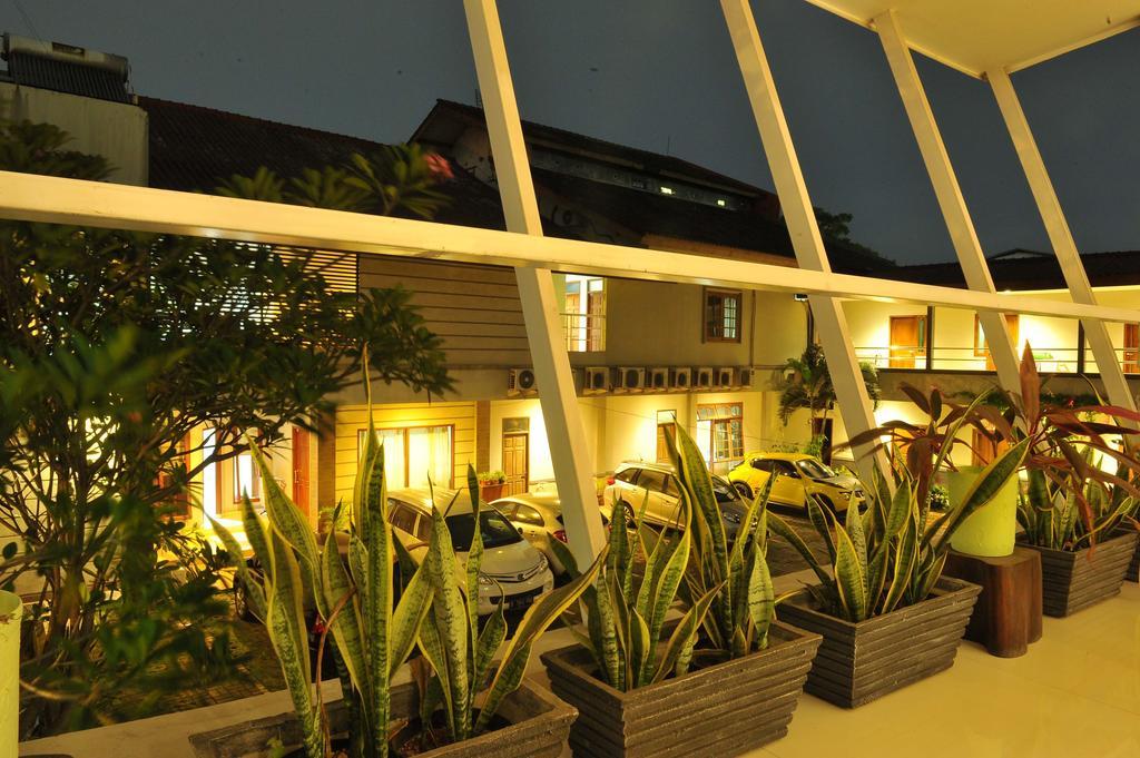 Benito Residence Tangerang Exterior photo